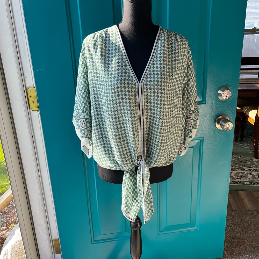 Size large max studio  women’s top.